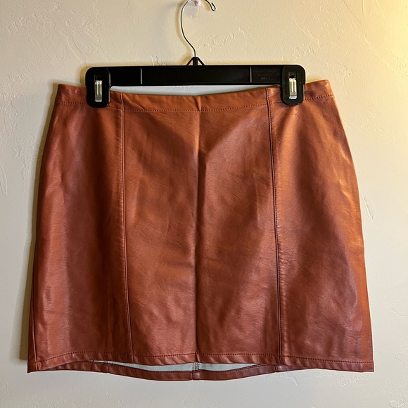 Forever 21 Leather Feeling Mini Skirt - L - Picture 9 of 9